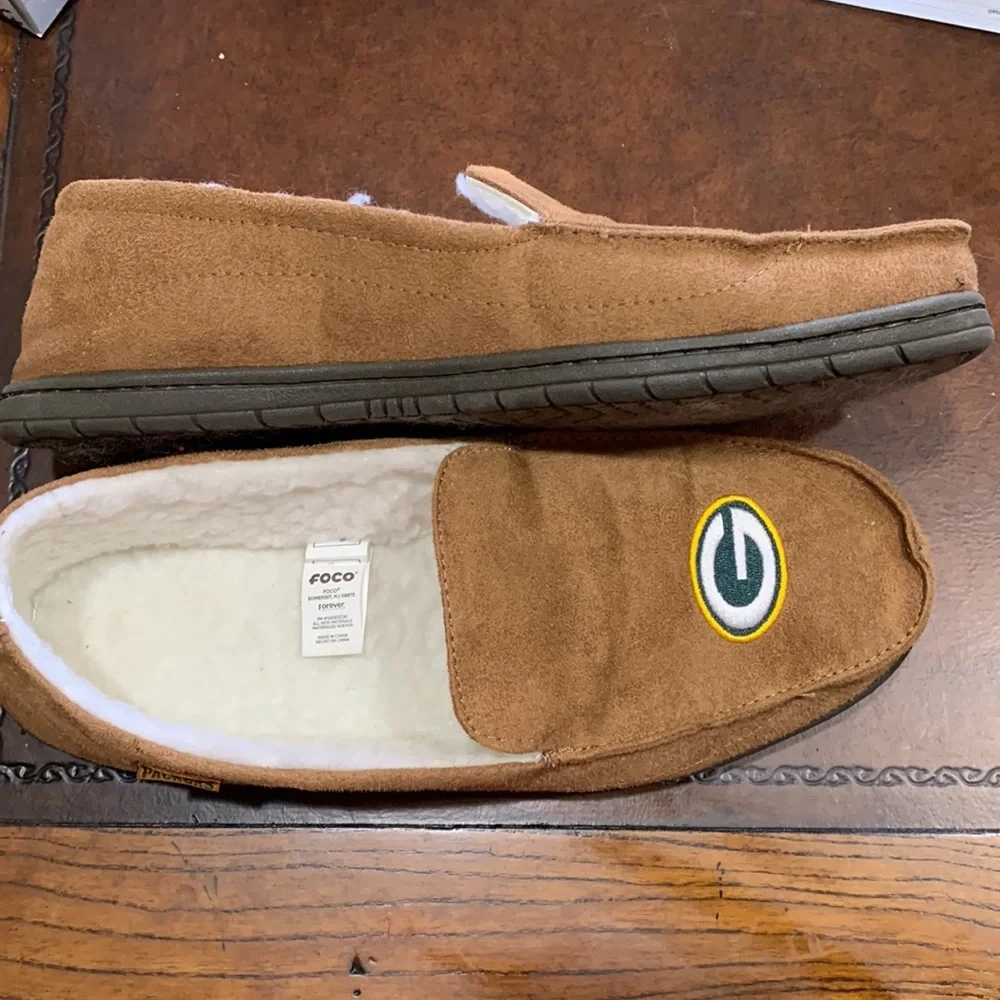 FOCO Men’s NWOT NFL large Green Bay Packer Brown Moccasin Slippers with logo
